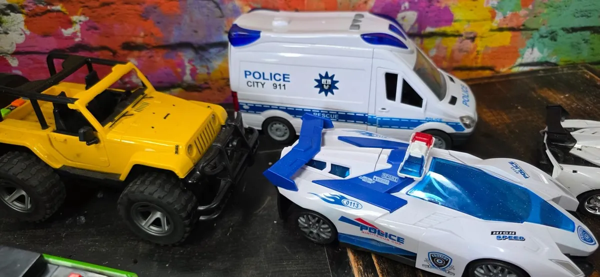 7 x battery powered vehicles with sounds and ligh - Image 3