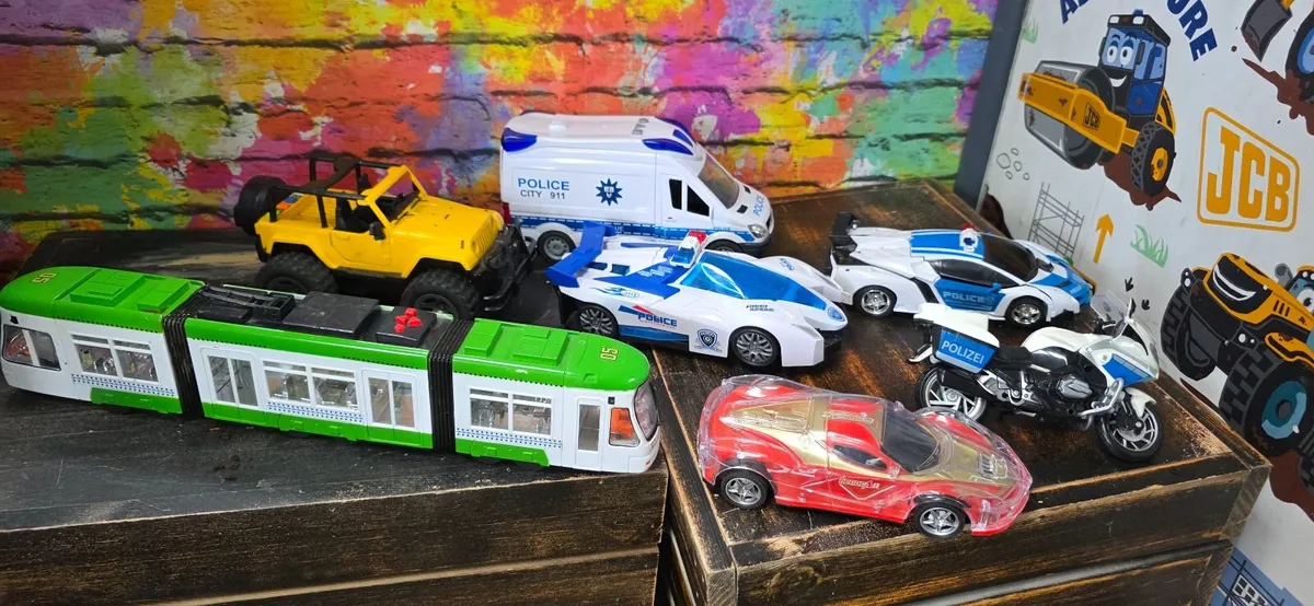7 x battery powered vehicles with sounds and ligh - Image 1
