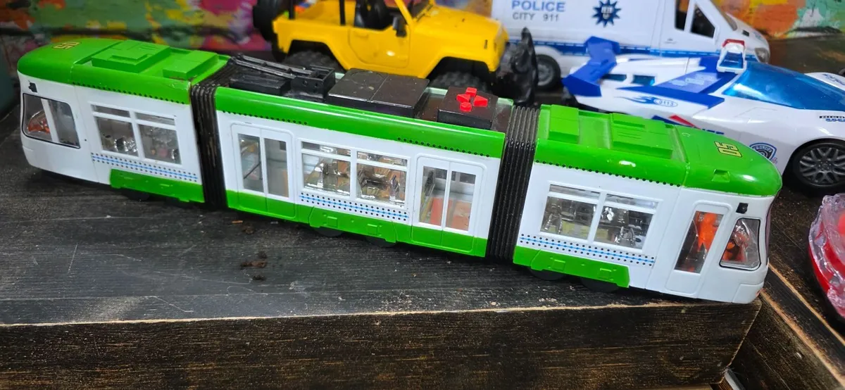 7 x battery powered vehicles with sounds and ligh - Image 4