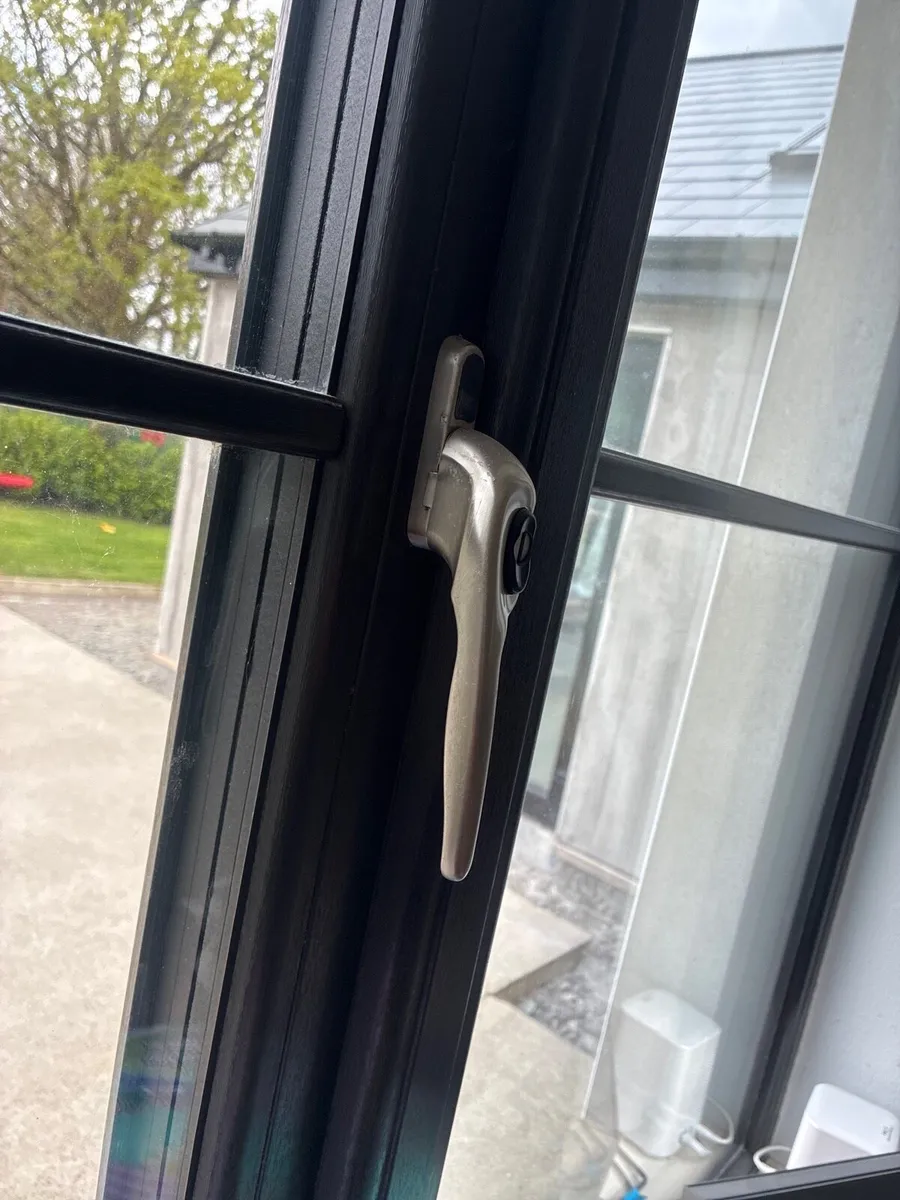 Black triple glazed window. 🪟 - Image 2