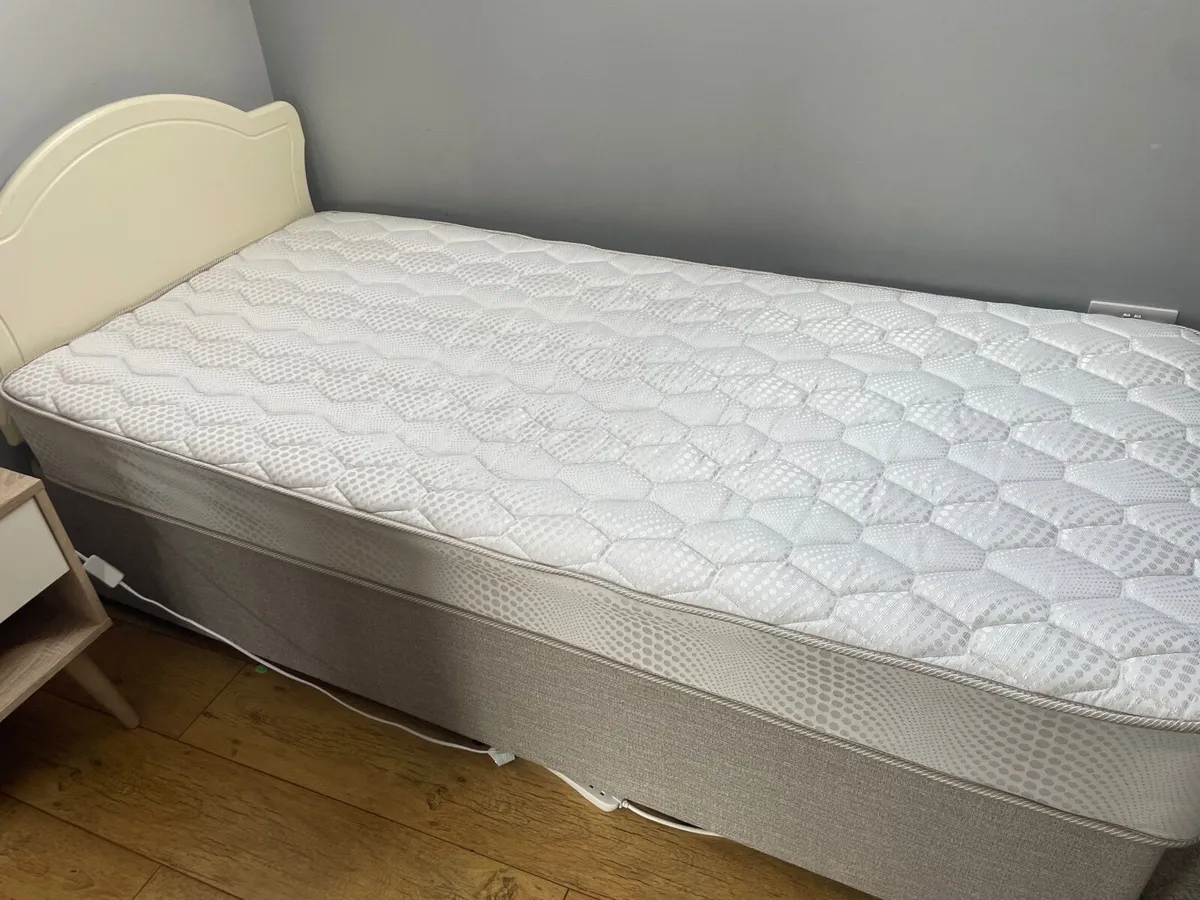 Single bed w/mattress - Image 2