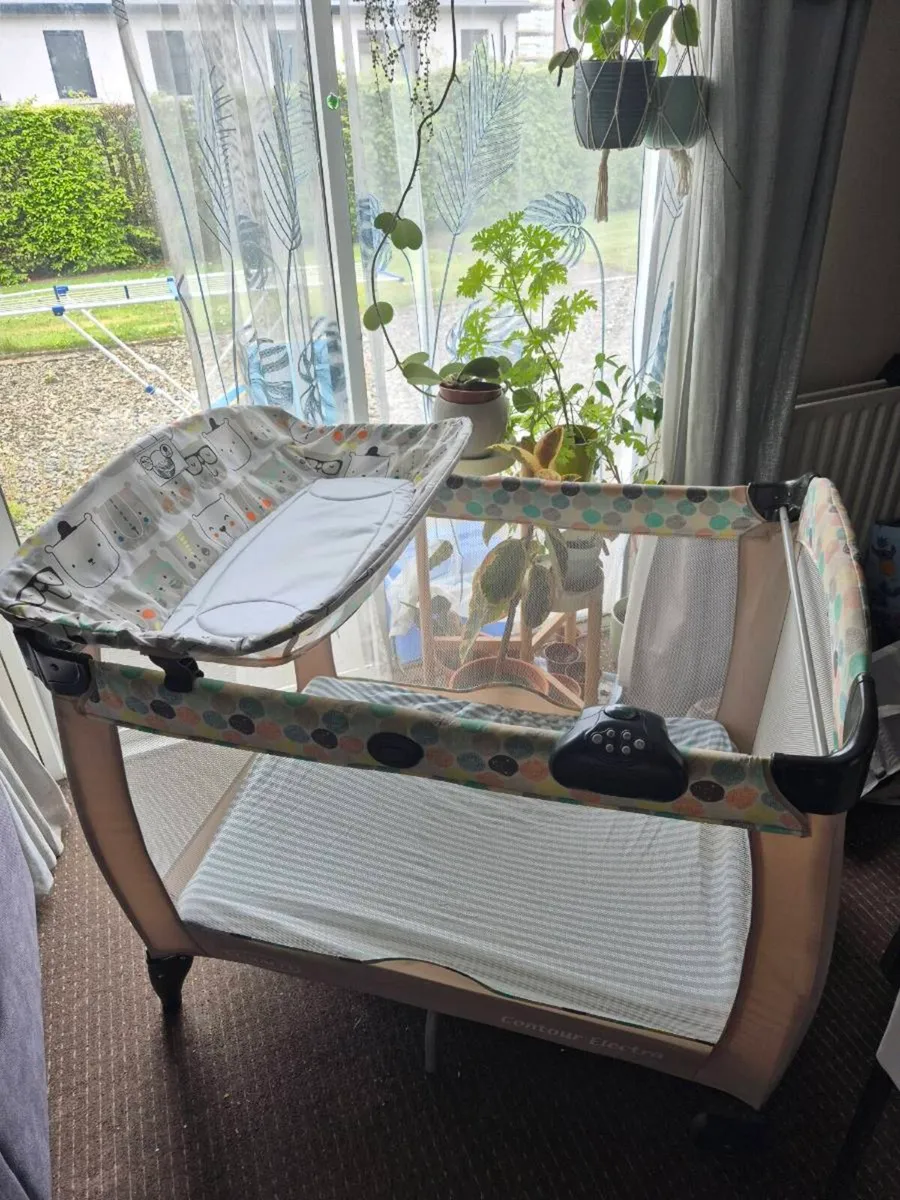 Graco travel cot - Image 1