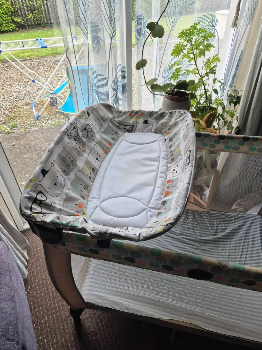 Graco travel cot - Image 3