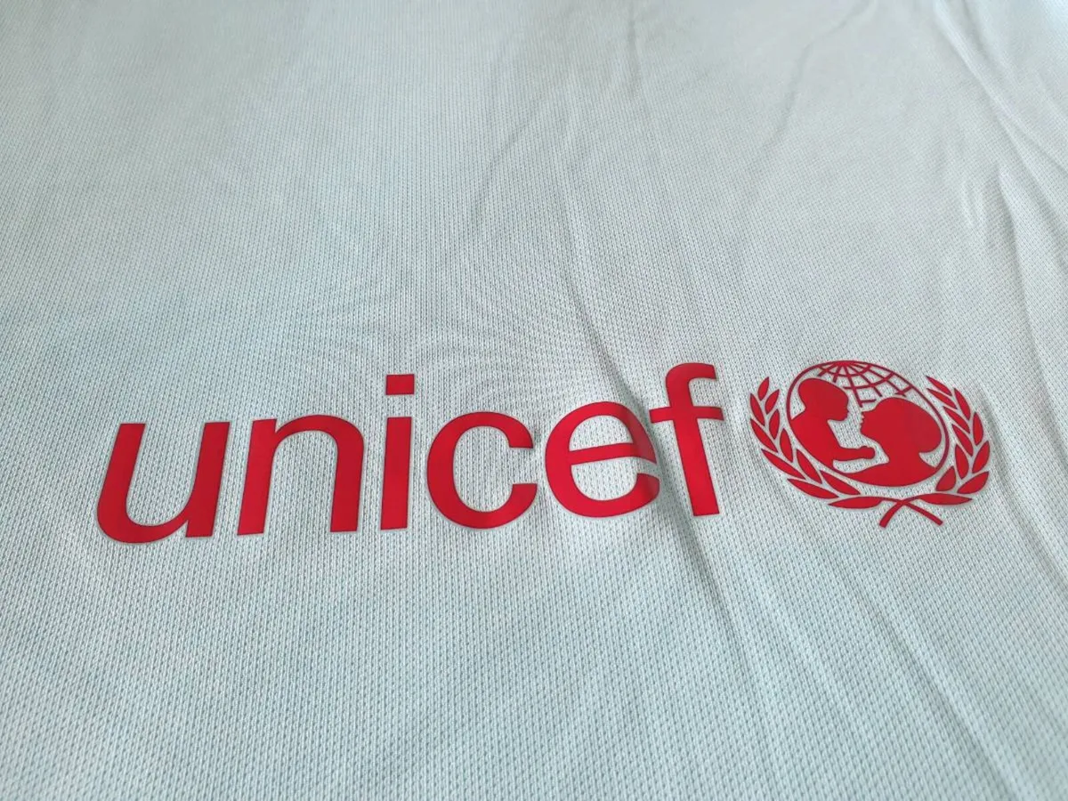 Barcelona Football Club Away Jersey 2017 to 2018 M - Image 4