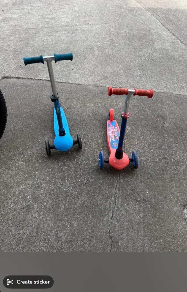 Kids push scooter