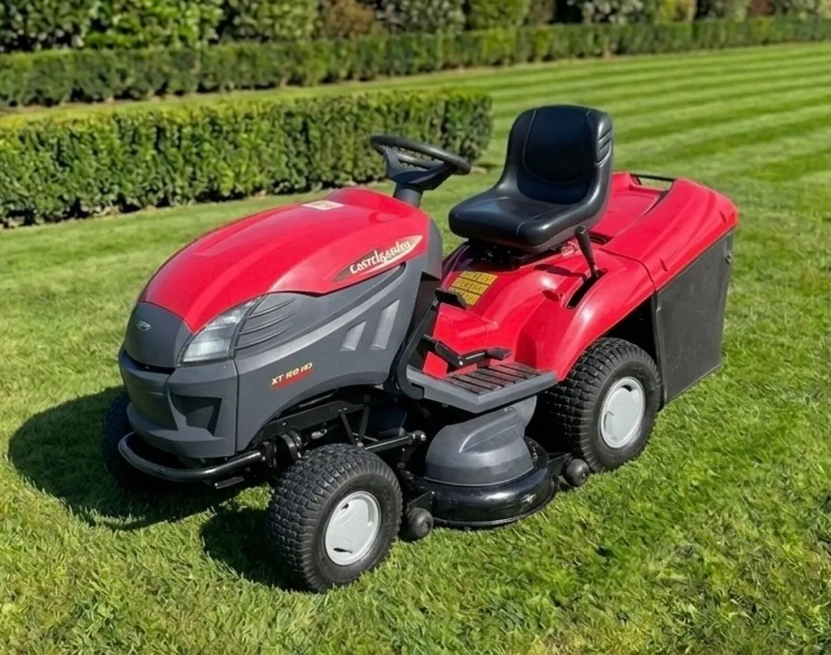 1 OWNER CASTLEGARDEN MOWER - Image 1