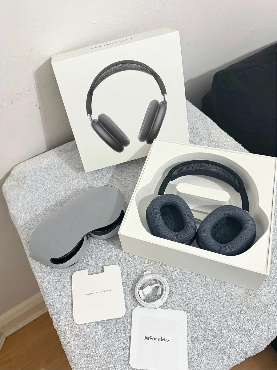 AirPods Max - Midnight Black (USB-C) - Image 3