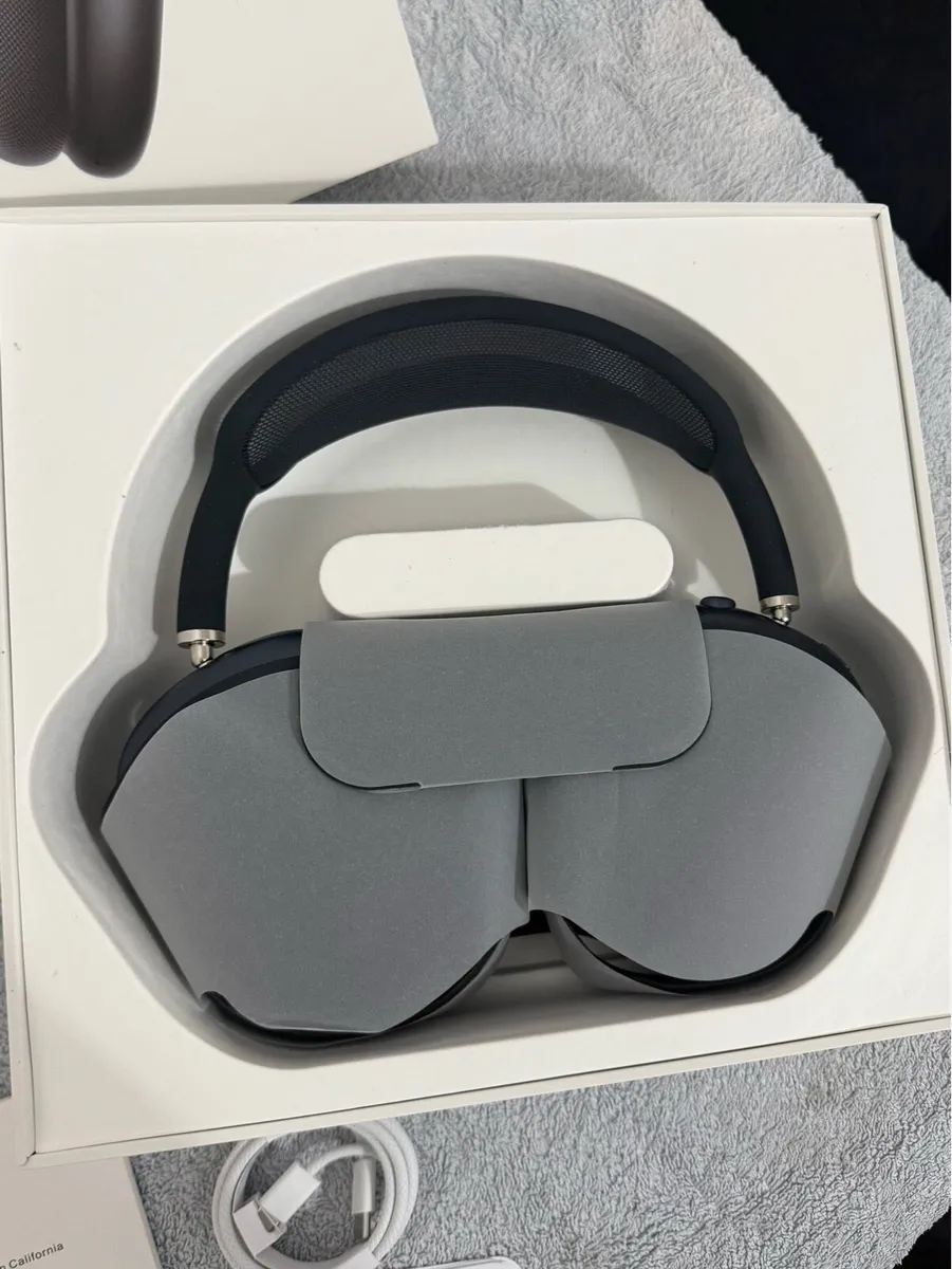 AirPods Max - Midnight Black (USB-C) - Image 4