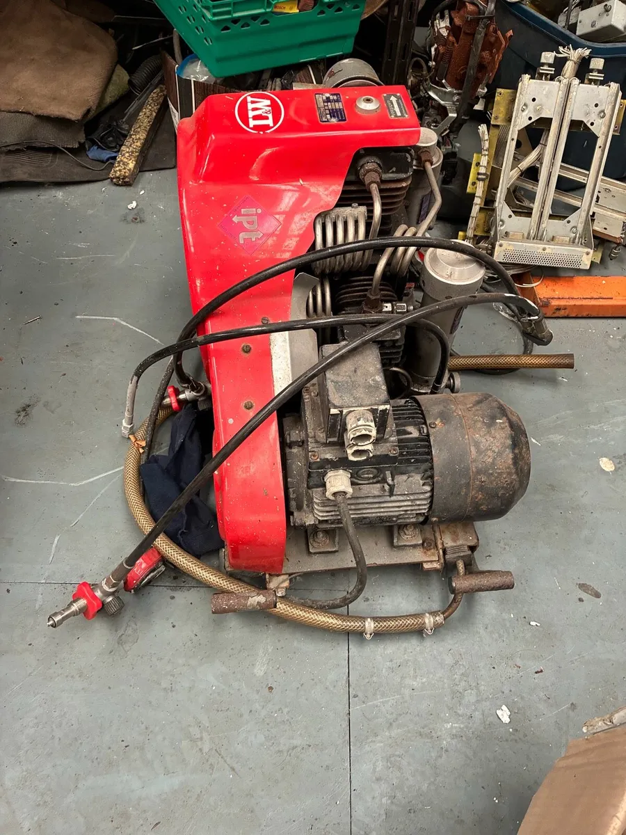 Oxygen tank compressor from fire service - Image 1