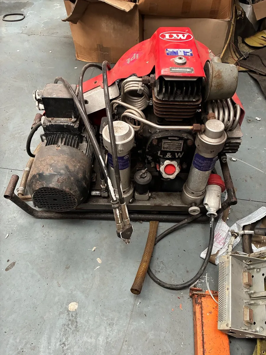 Oxygen tank compressor from fire service - Image 4