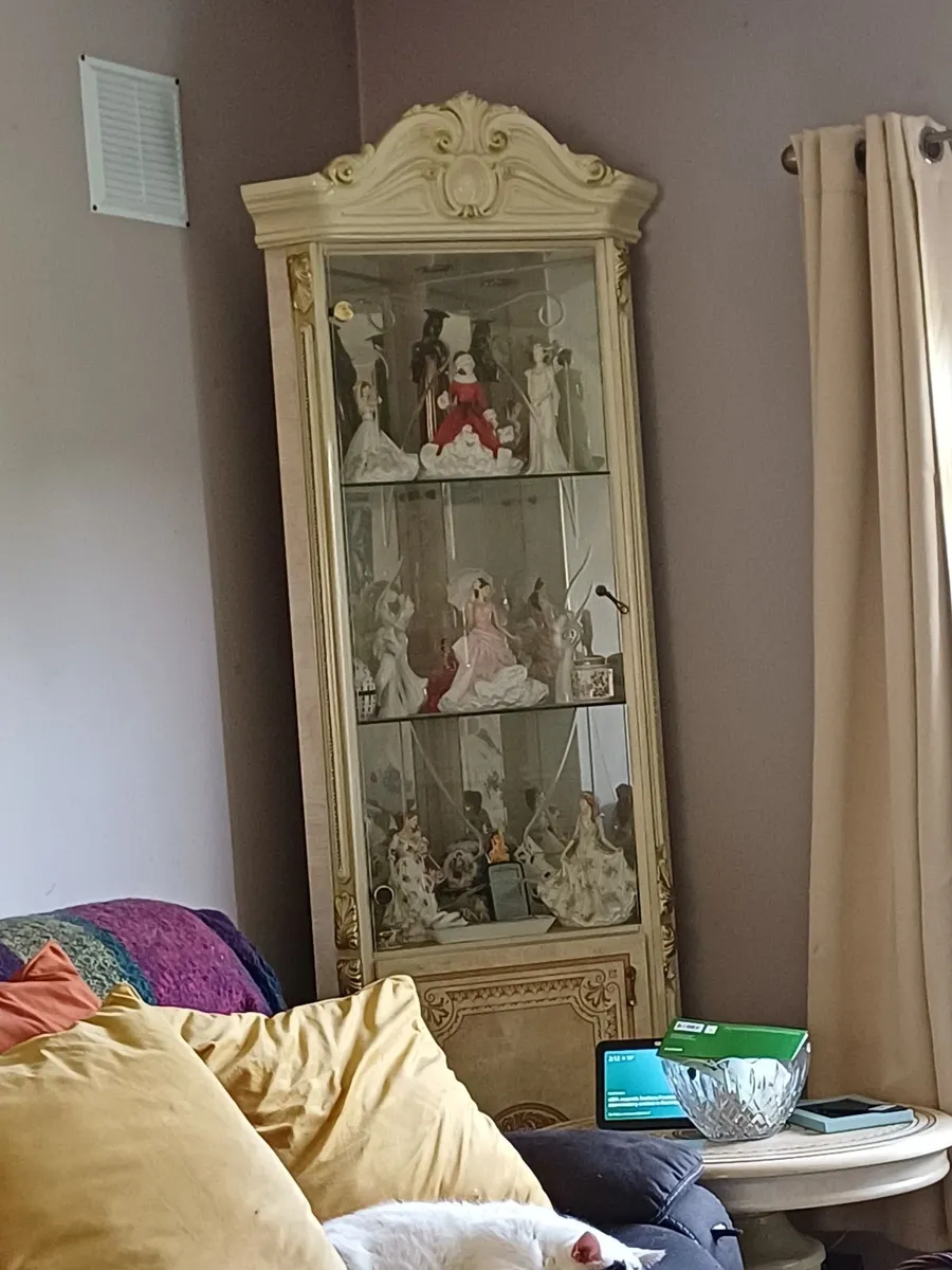 Italian Leonardo Furniture - Image 2