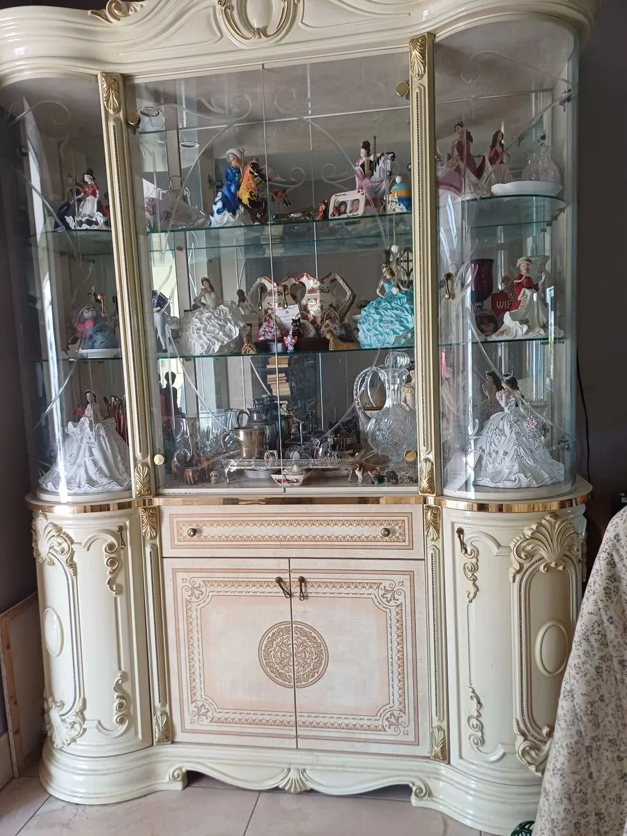 Italian Leonardo Furniture - Image 4