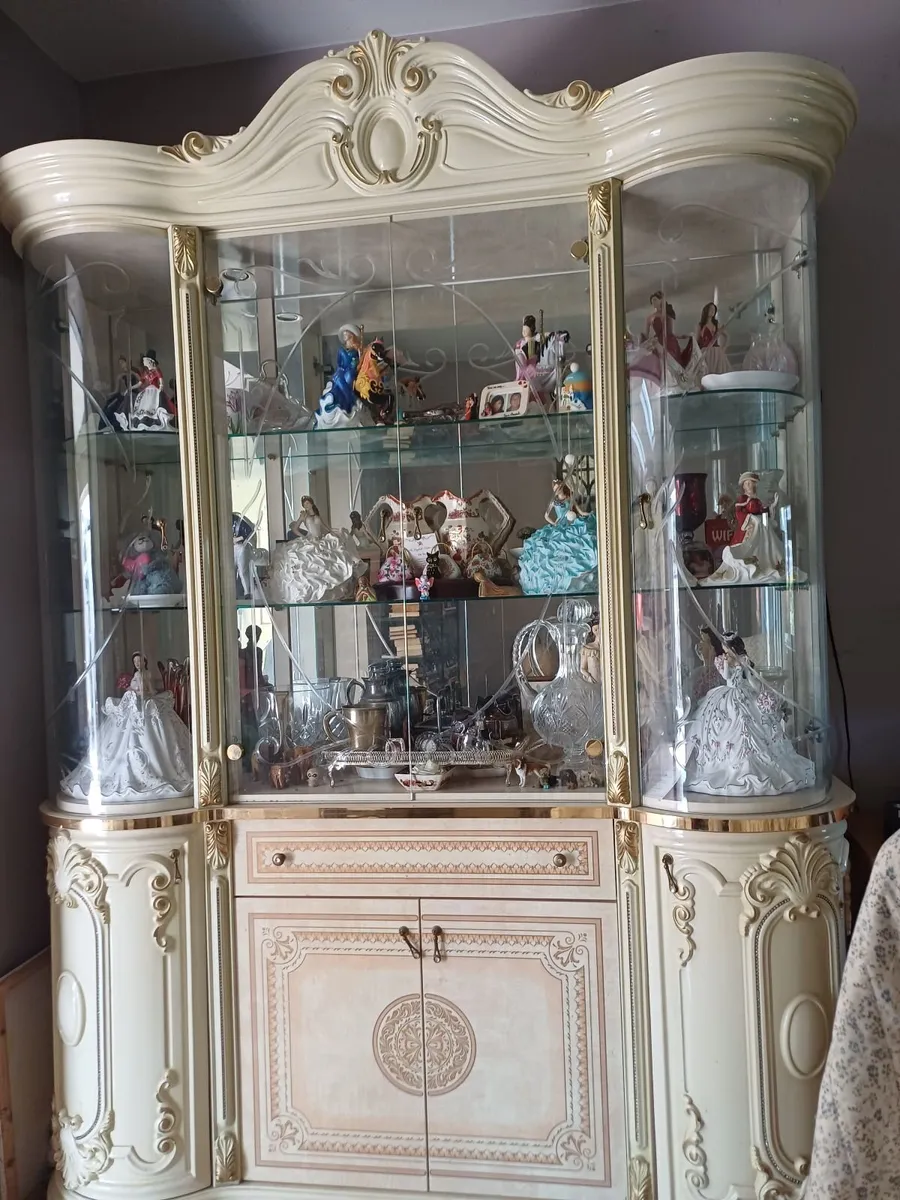 Italian Leonardo Furniture - Image 3
