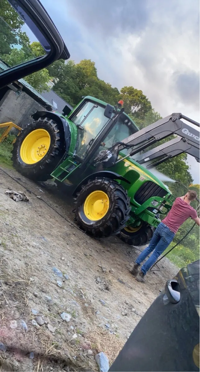 John Deere 6520 - Image 1