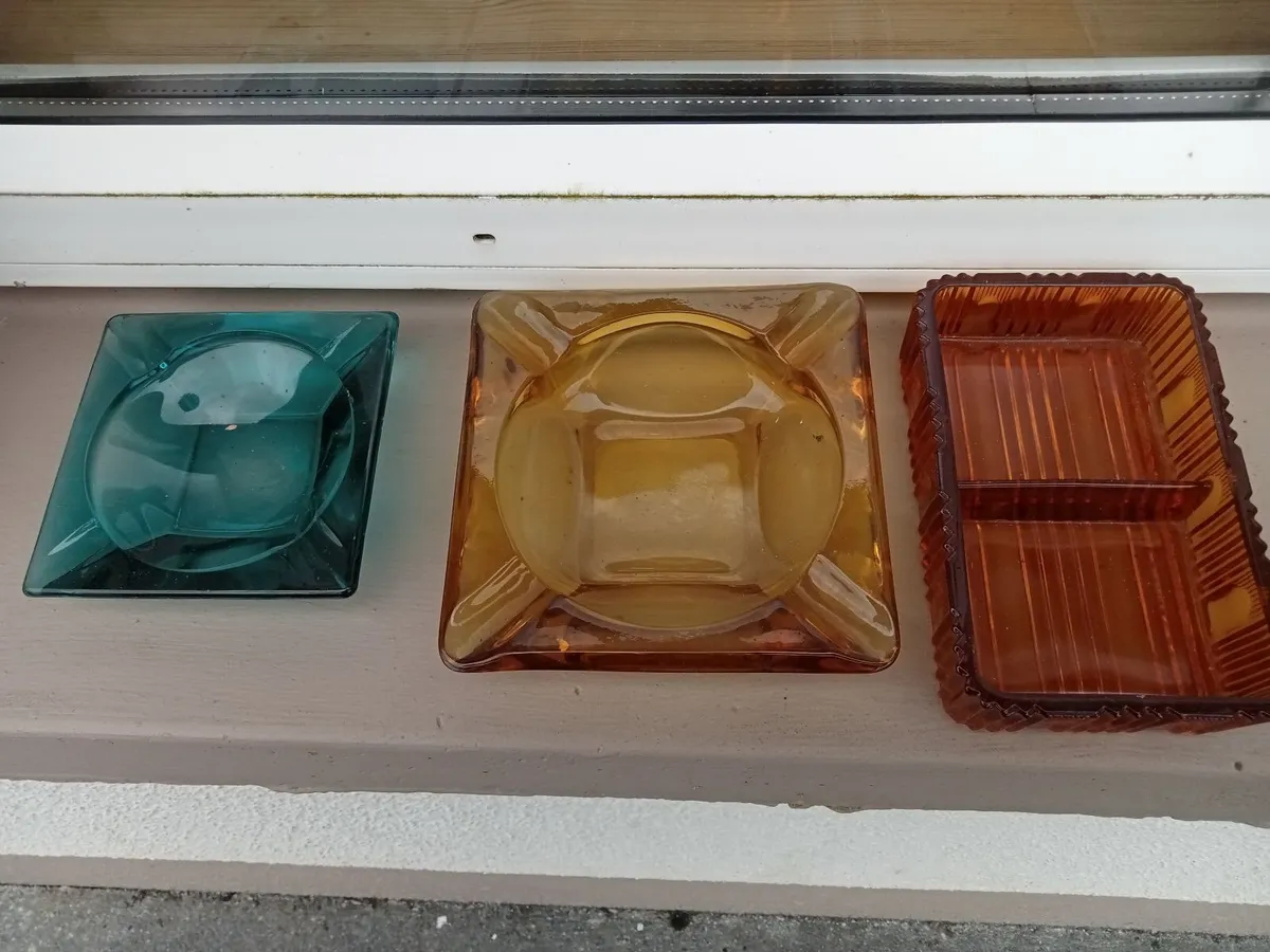 Ashtrays x3