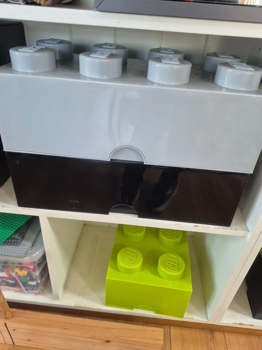 8 x Logo storage boxes - Image 3