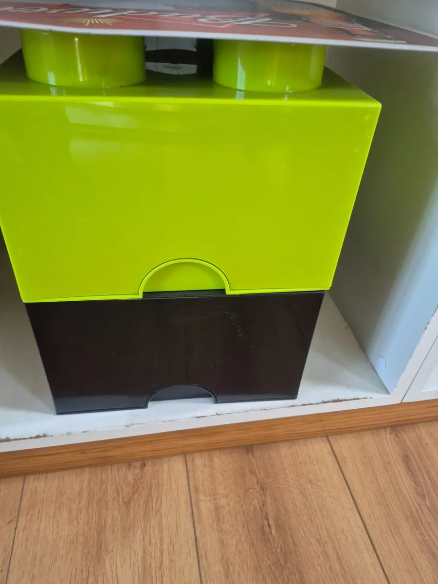 8 x Logo storage boxes - Image 4