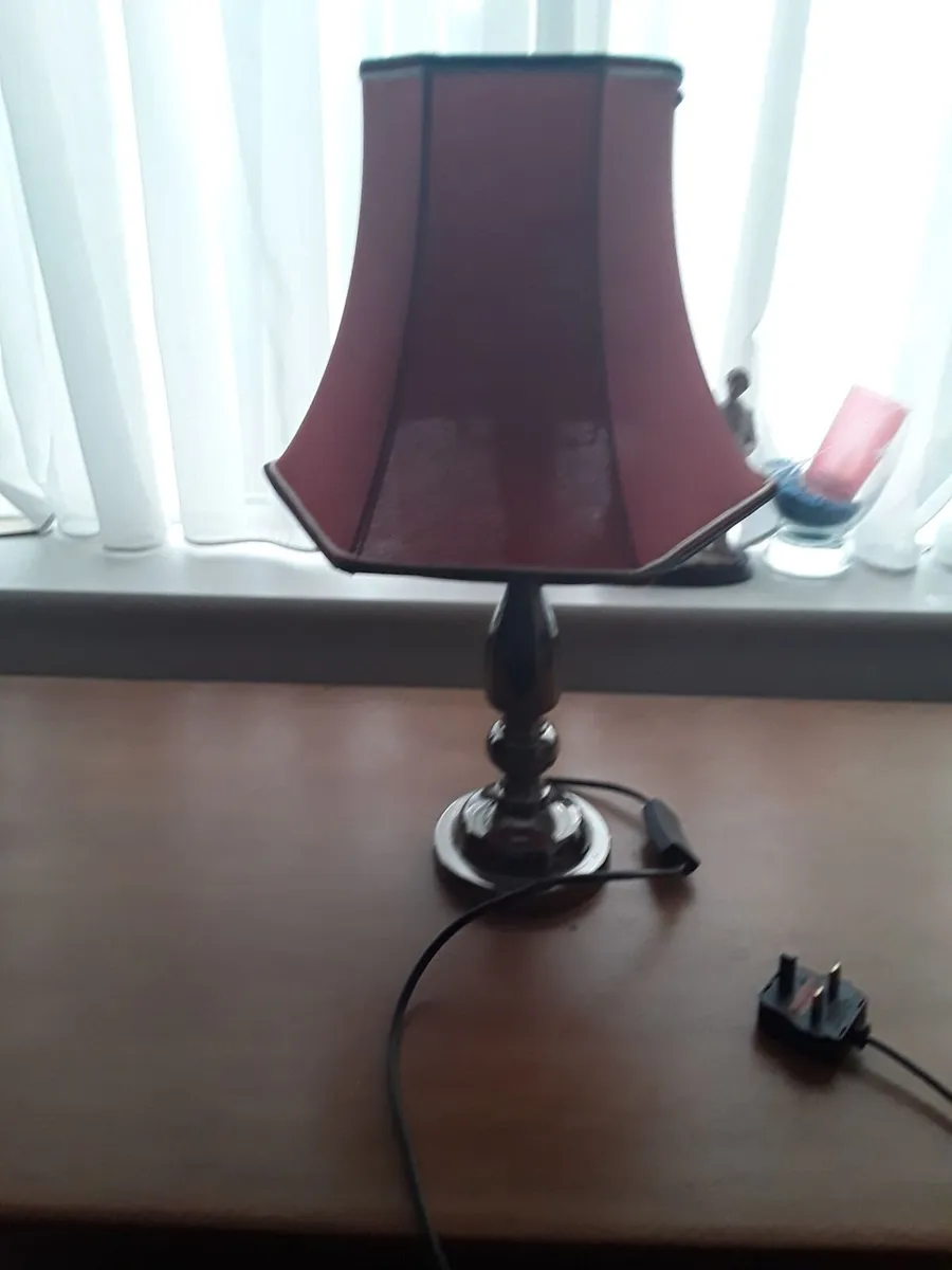 Lovely retro table lamp red shade - Image 1