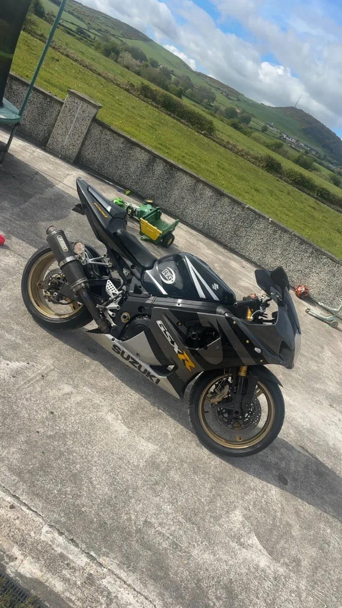 Suzuki G-SXR 1000 K4 - Image 1