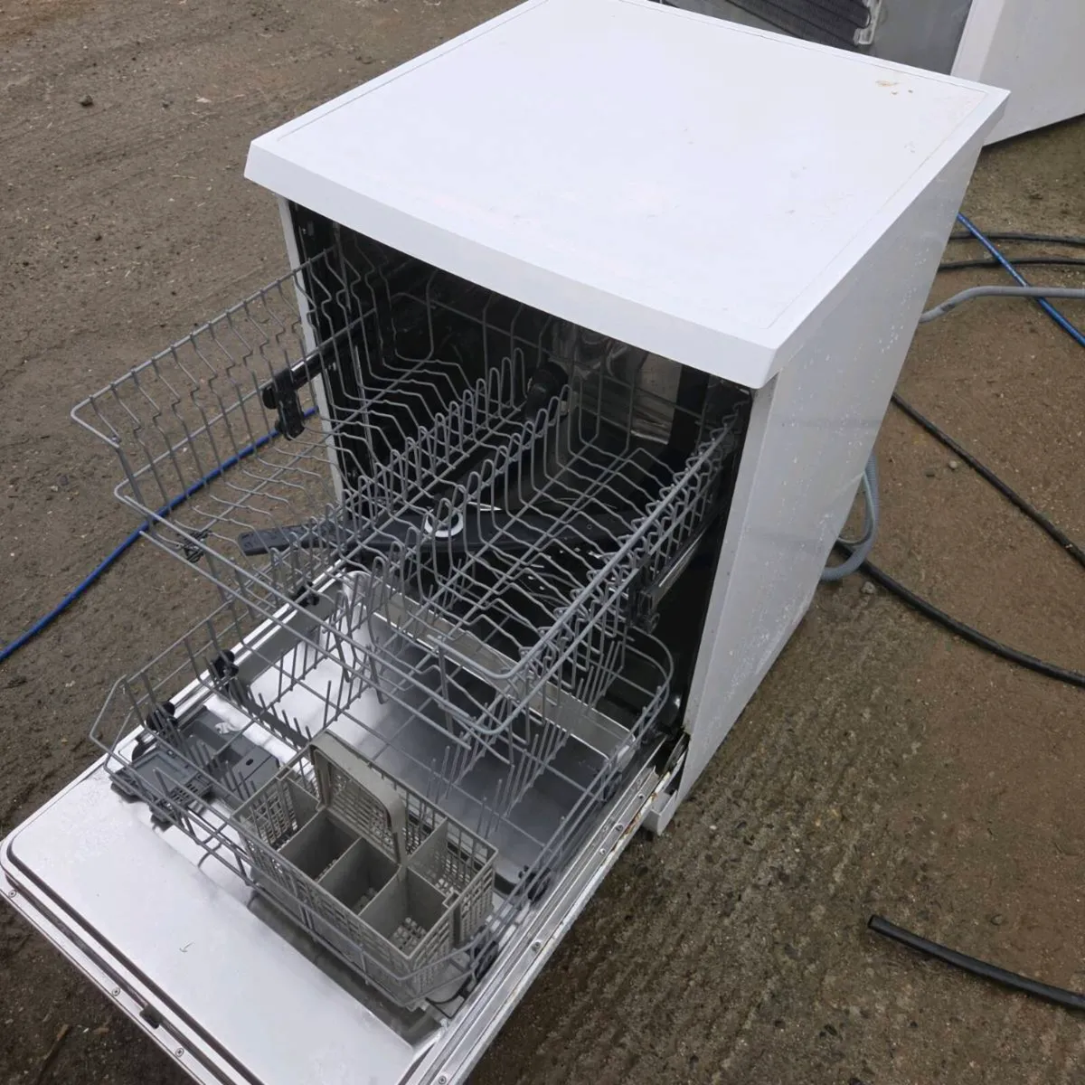 Dishwasher - Image 2