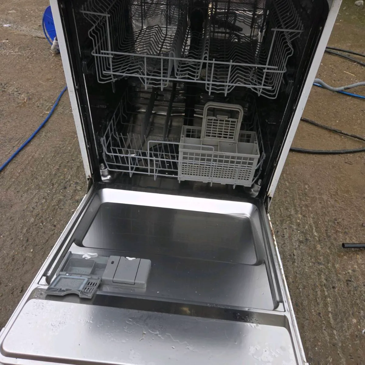 Dishwasher - Image 3