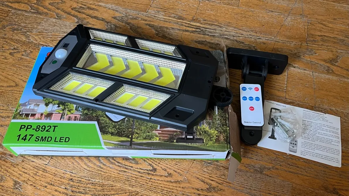 Solar LED with motion sensor, 2200mAh 18650