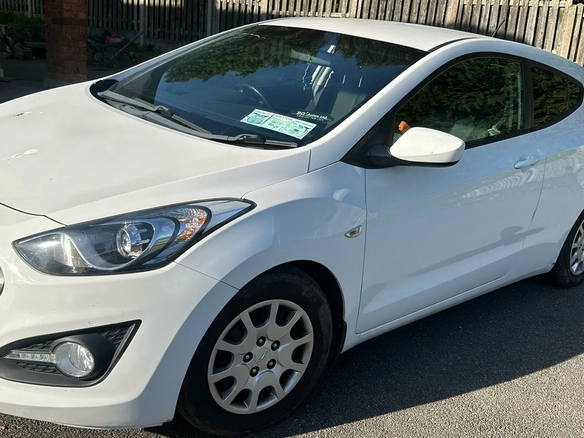 Hyundai i30 van - Image 2