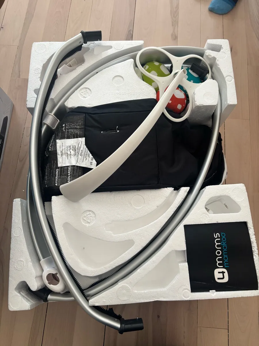 4 moms mamaroo swing - Image 3