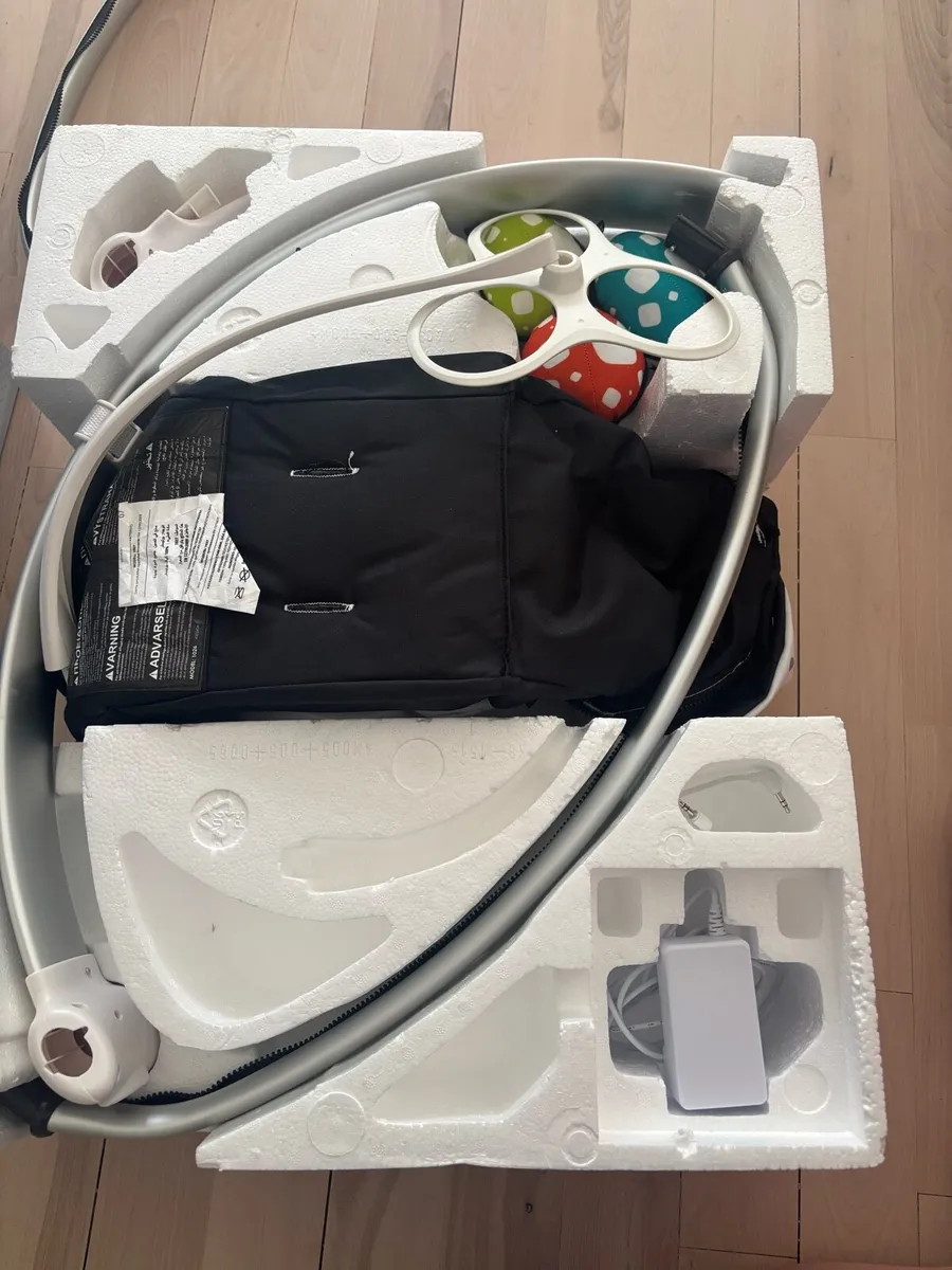 4 moms mamaroo swing - Image 4