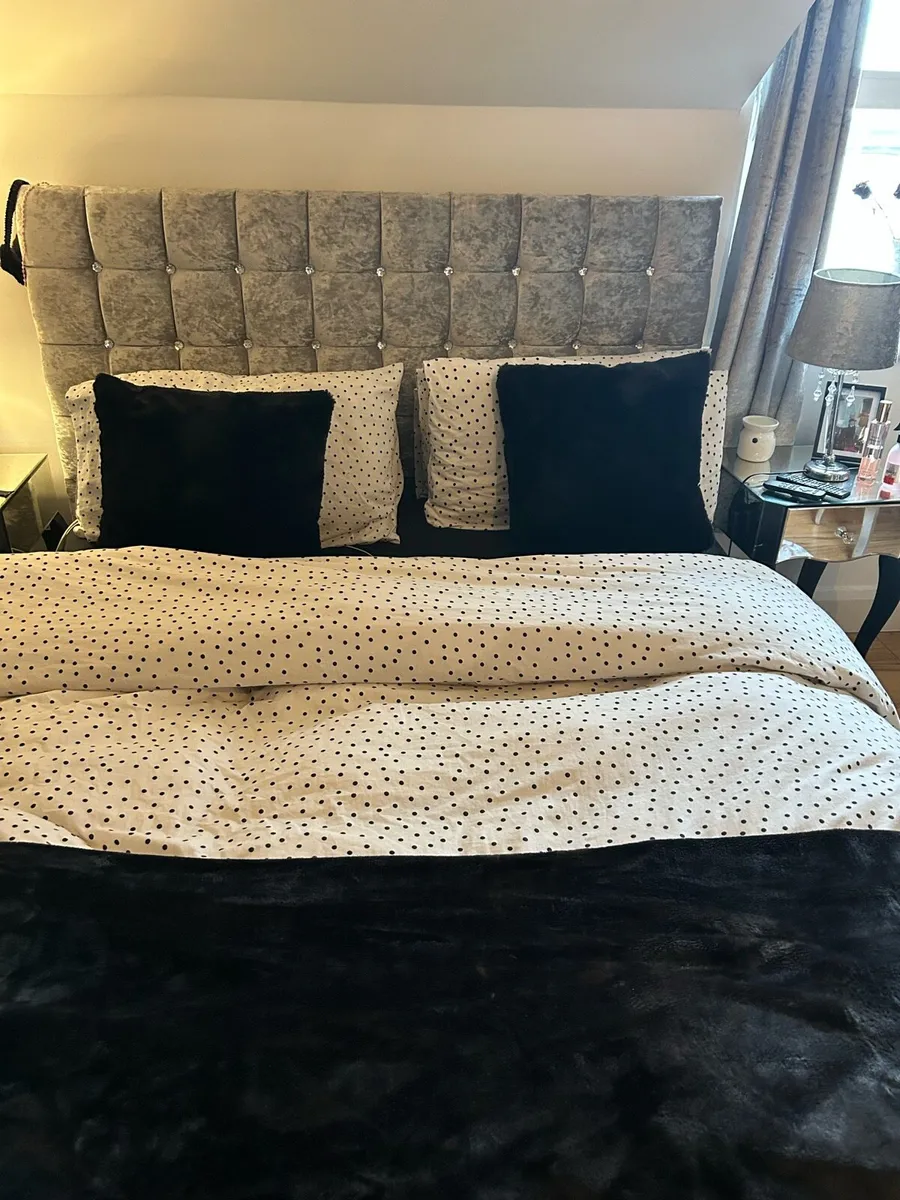 Crushed velvet king bed - Image 2