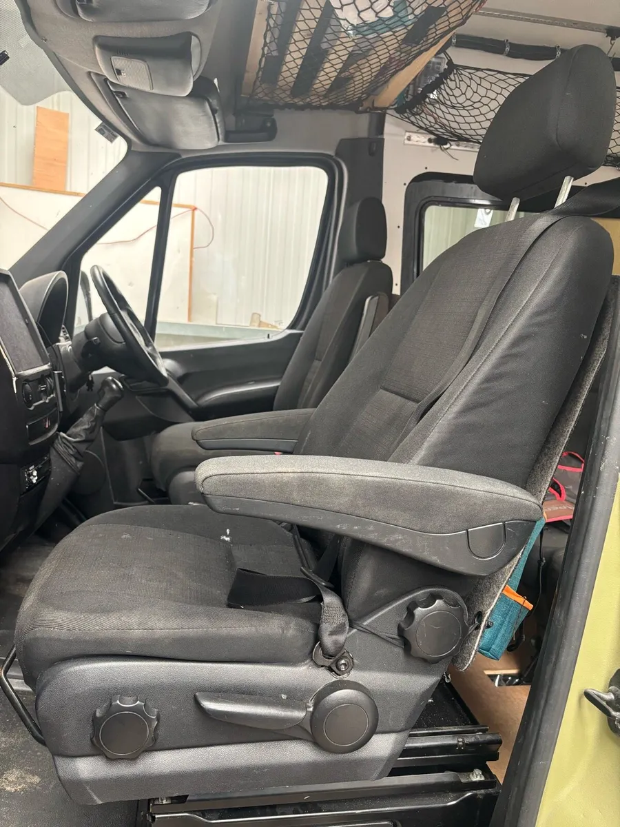 Sprinter seat swivel - Image 3