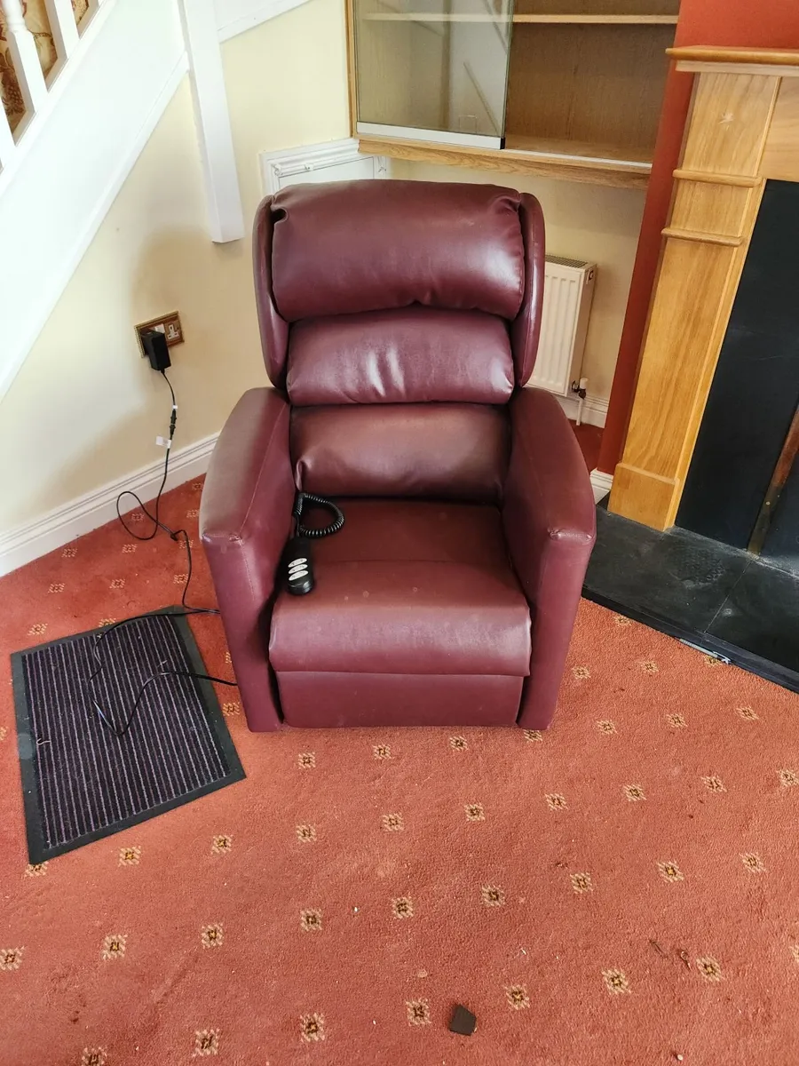 Electric lift and tilt chair - Image 1