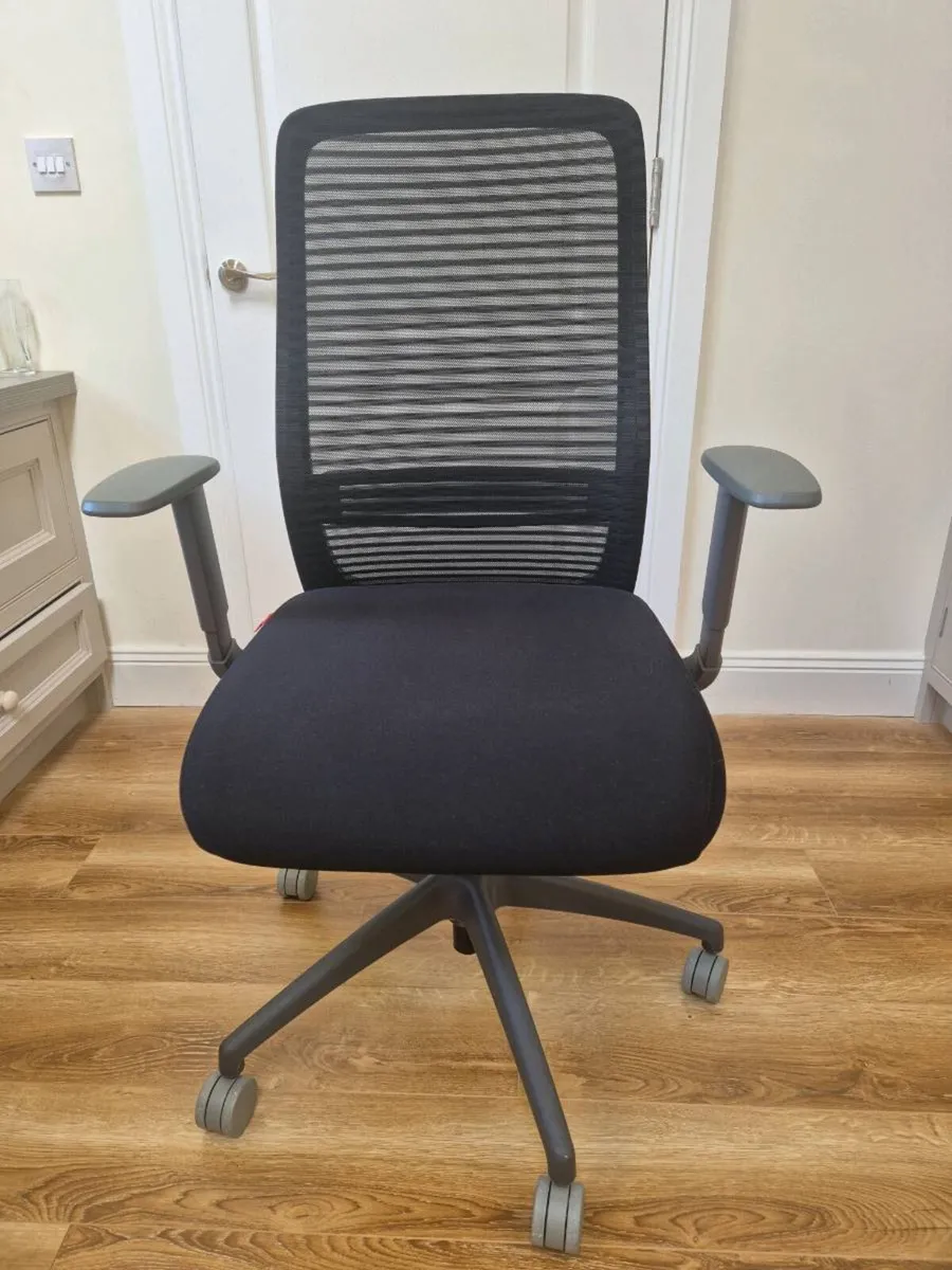 Ergonomic Office Chair (As New) - Image 2
