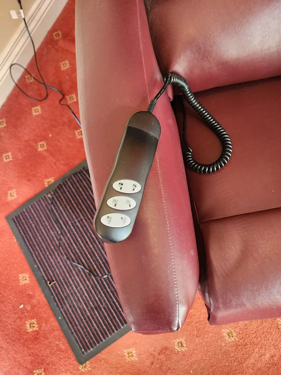 Electric lift and tilt chair - Image 2
