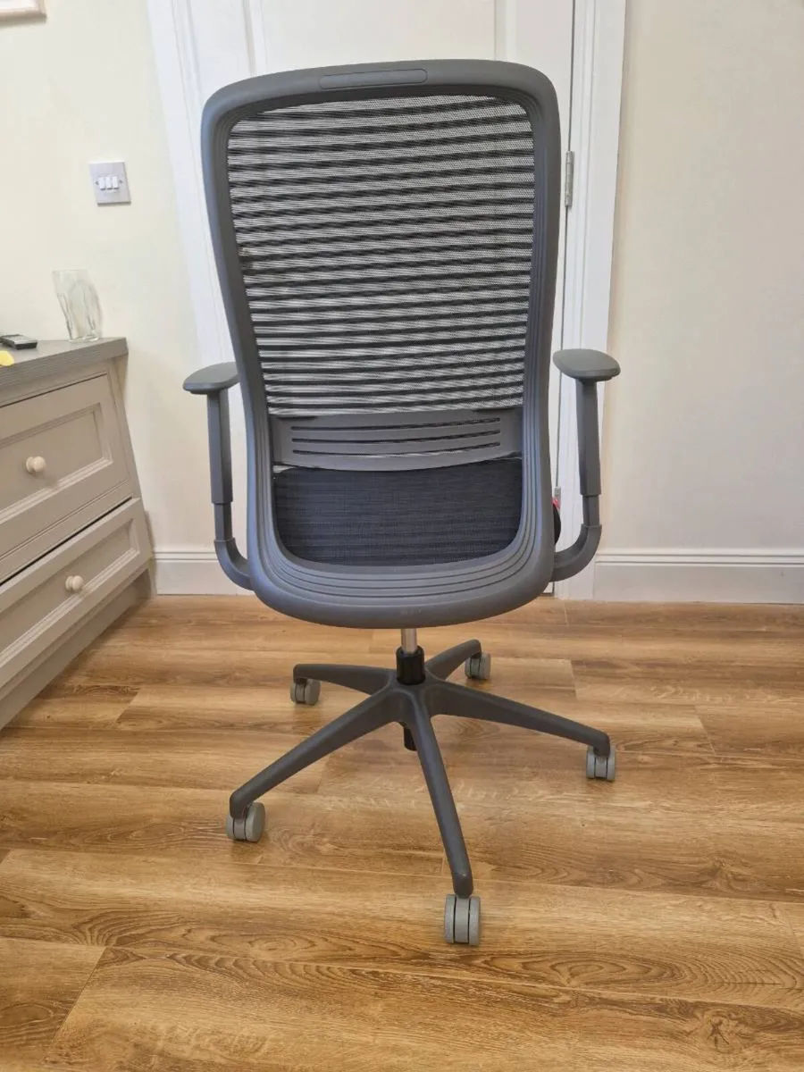 Ergonomic Office Chair (As New) - Image 3