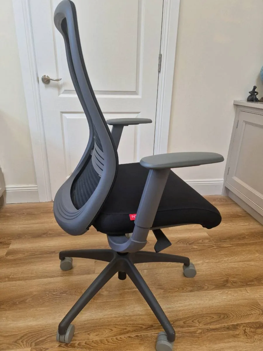 Ergonomic Office Chair (As New) - Image 4