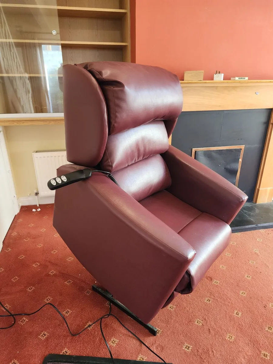 Electric lift and tilt chair - Image 4