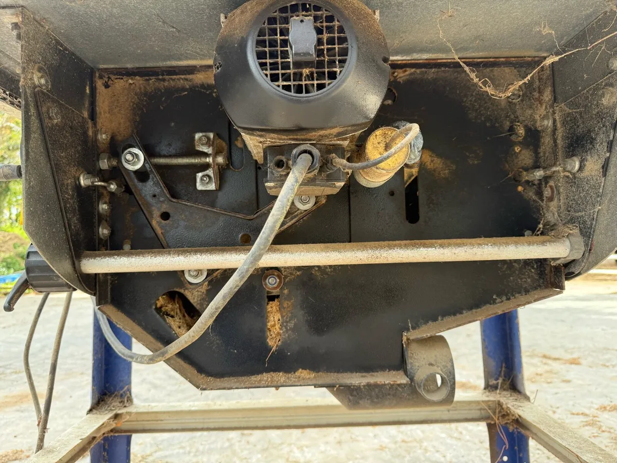 Table Saw - Image 2
