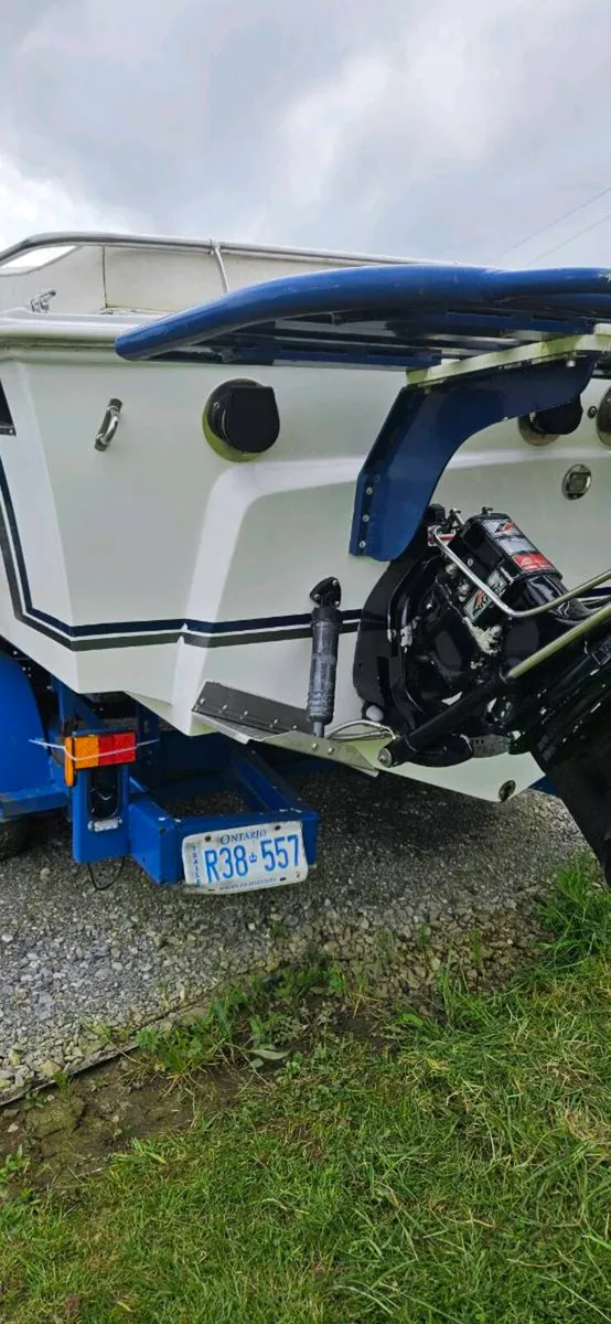 Wellcraft nova 250 speed boat - Image 2