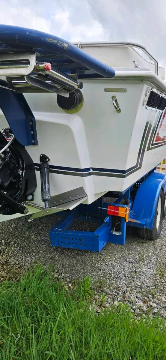 Wellcraft nova 250 speed boat - Image 3