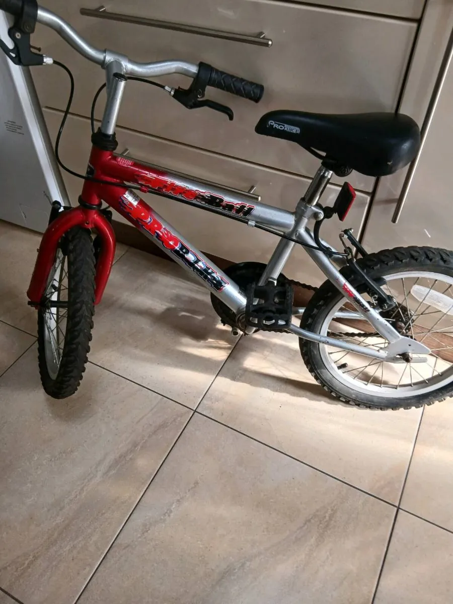 BOYS BICYCLE 16 INCH WHEELS