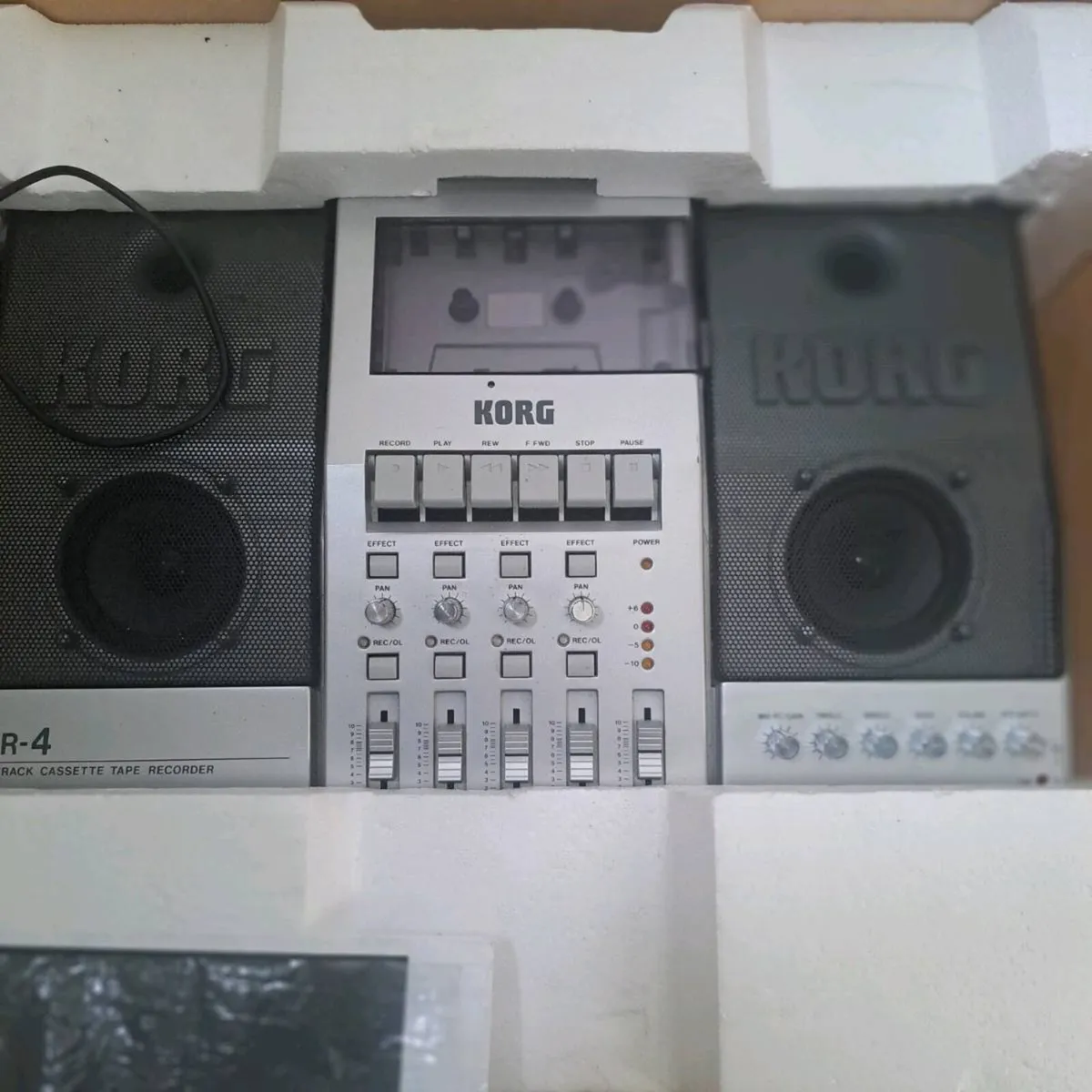 CR-4 4 Track Cassette Tape Recorder - Image 1