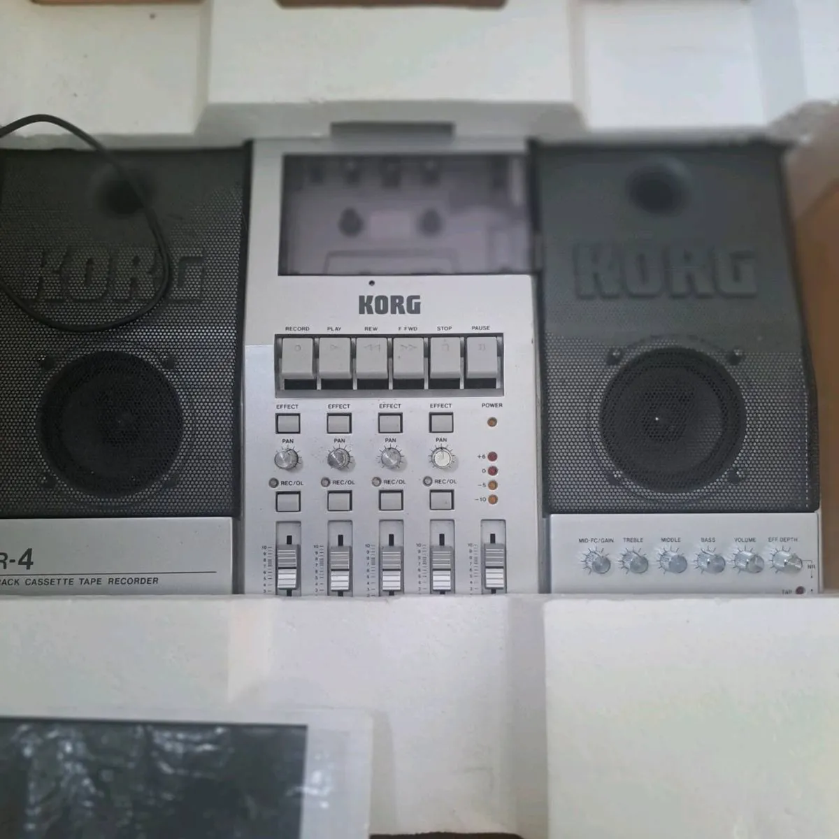 CR-4 4 Track Cassette Tape Recorder - Image 2