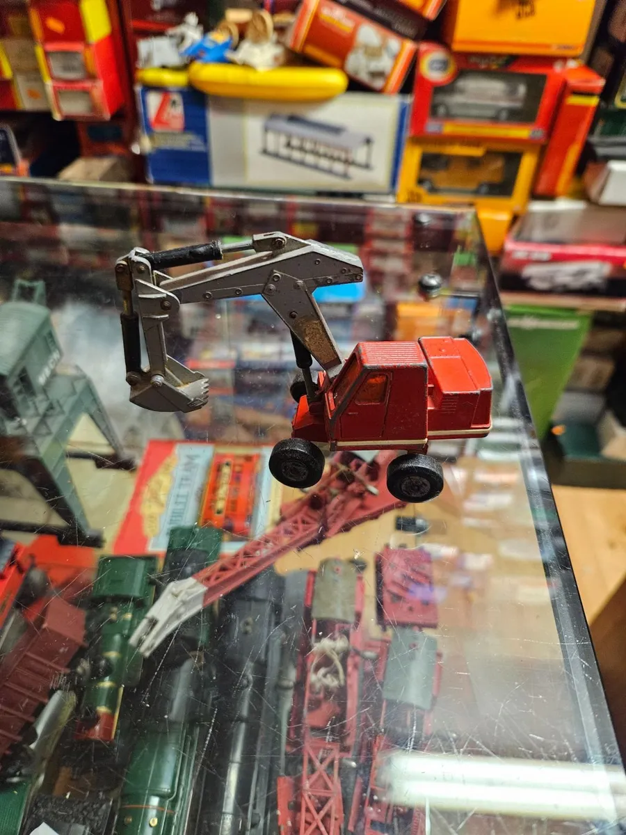 Matchbox Superkings Excavator