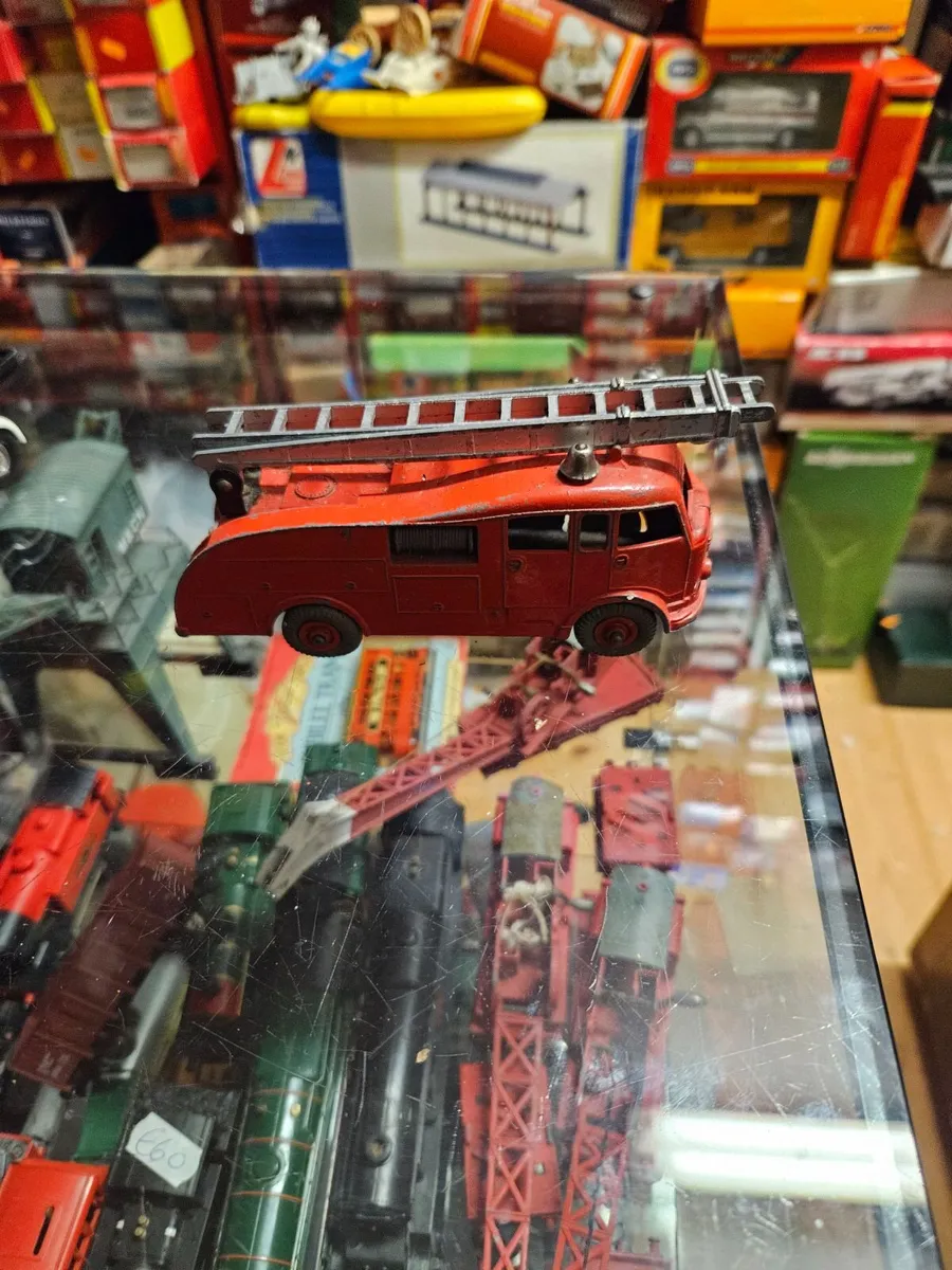 Dinky 1950's Fire Engine - Image 3
