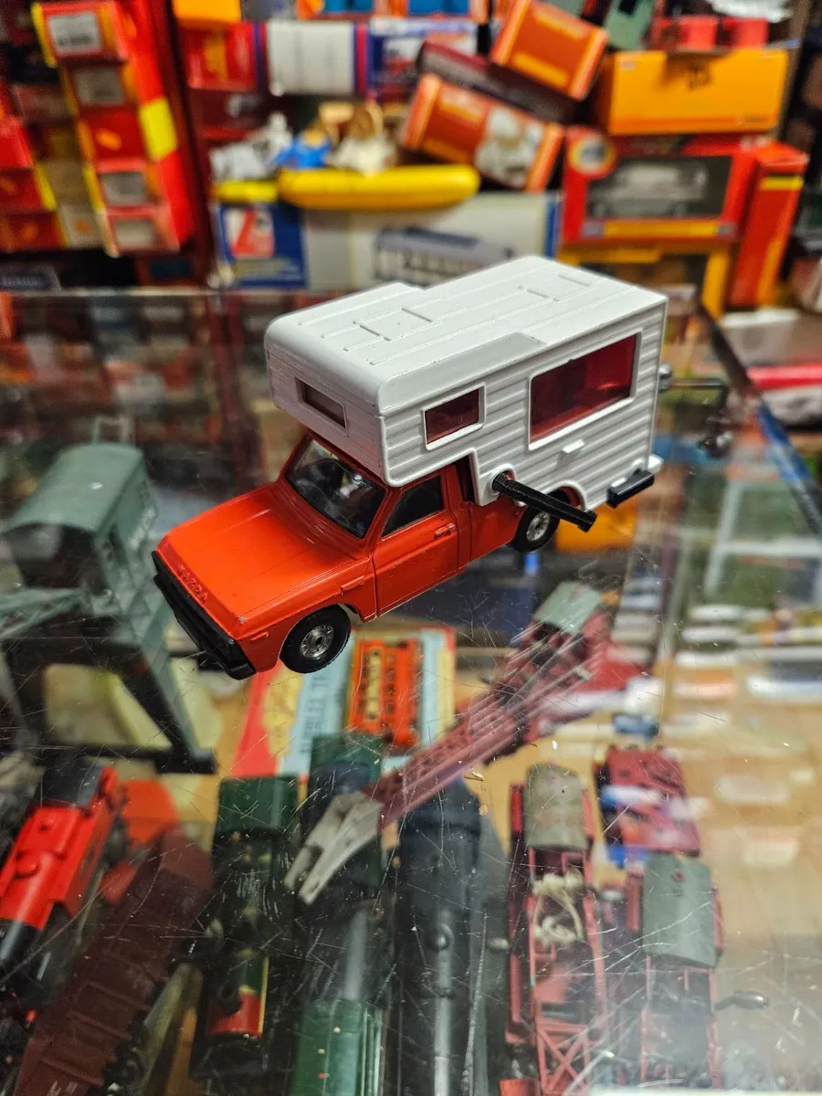 Corgi 1970's Camper Truck - Image 2