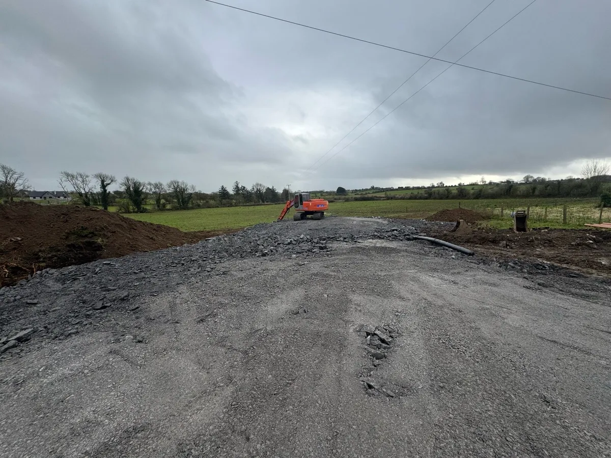 Man and digger for hire - Image 3