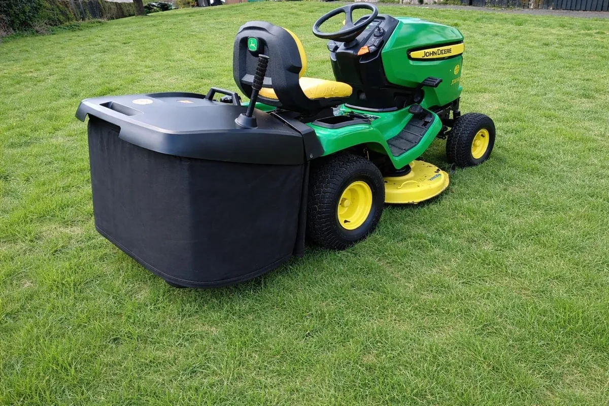 John Deere ride on lawnmower - Image 3