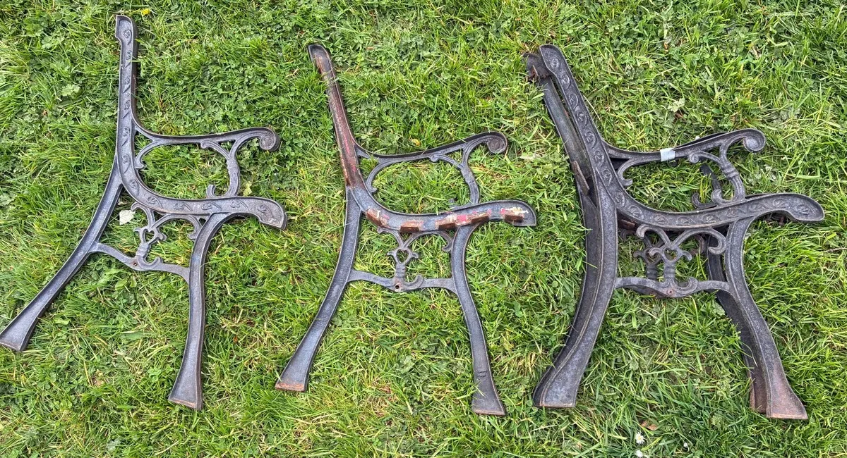 Cast iron bench ends - Image 1