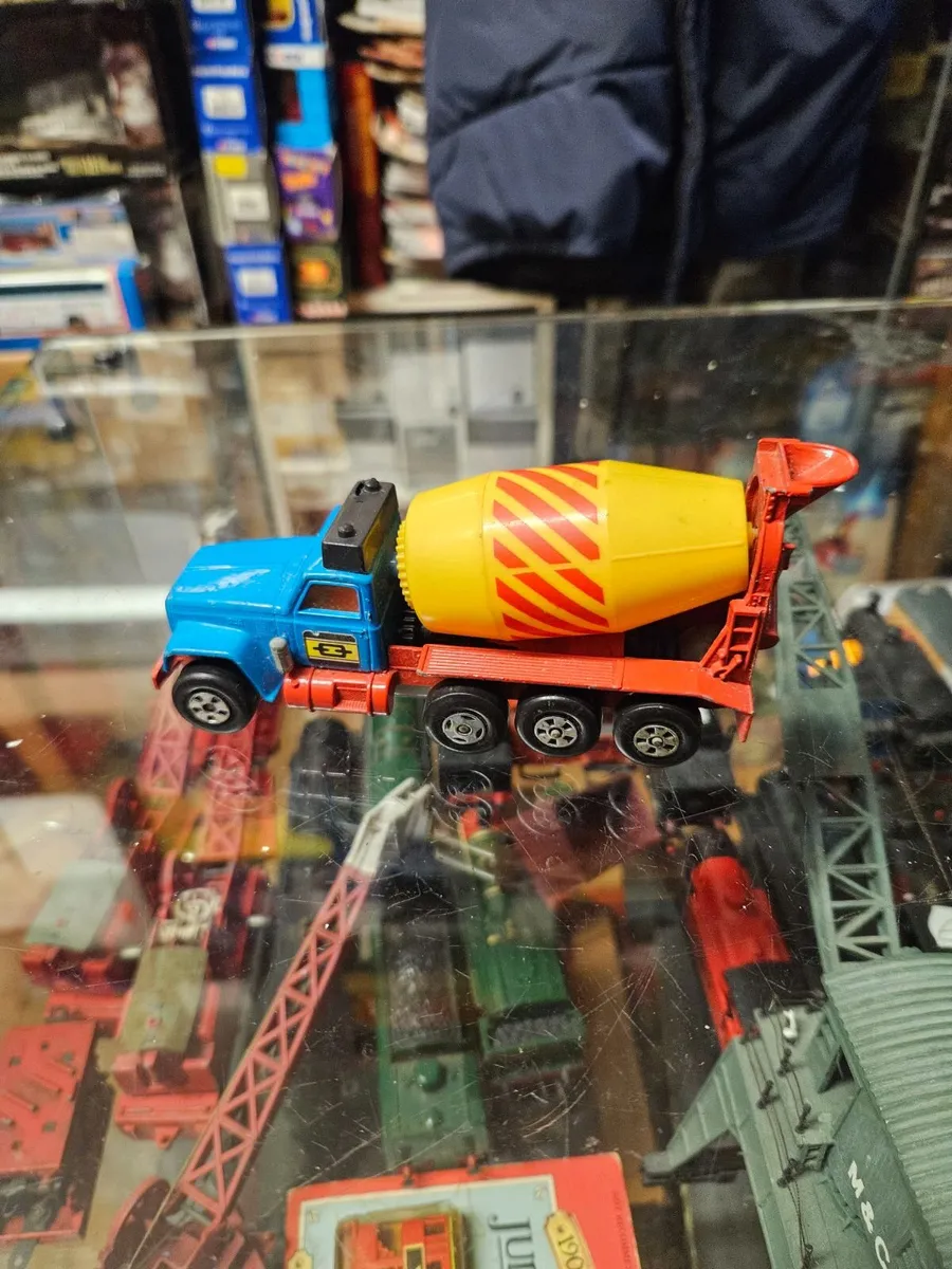 Matchbox Superkings Cement Truck - Image 1